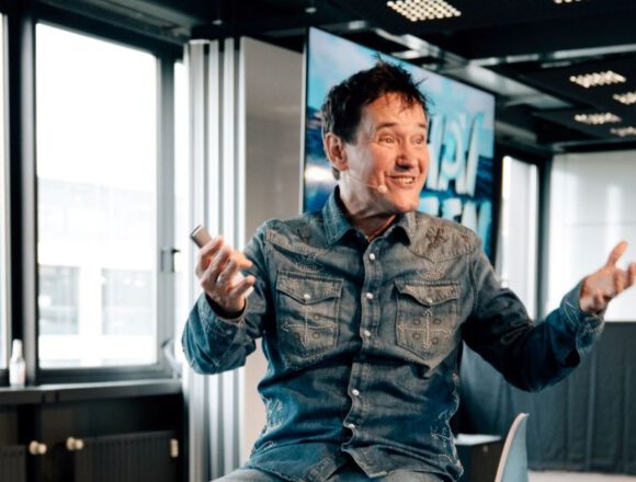 07-2025 QR „Reite den Hai!“